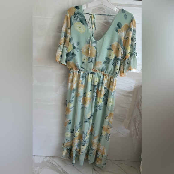 Luxology Maxi V-neck Tie Ruffle Detailed Dress 👗 - Picture 7 of 8